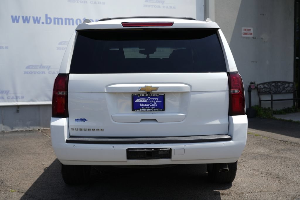 Used 2018 Chevrolet Suburban LT w/ LT Signature Package RWD image 6