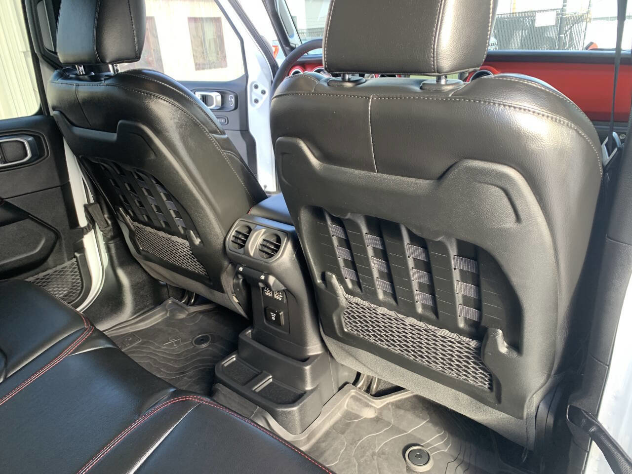 Used 2023 Jeep Wrangler Unlimited Rubicon w/ Dual Top Group image 27