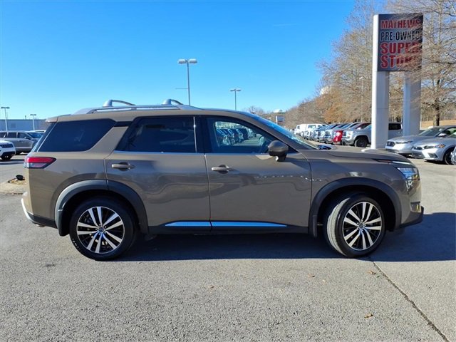 Certified 2024 Nissan Pathfinder Platinum w/ Black Appearance Package image 2