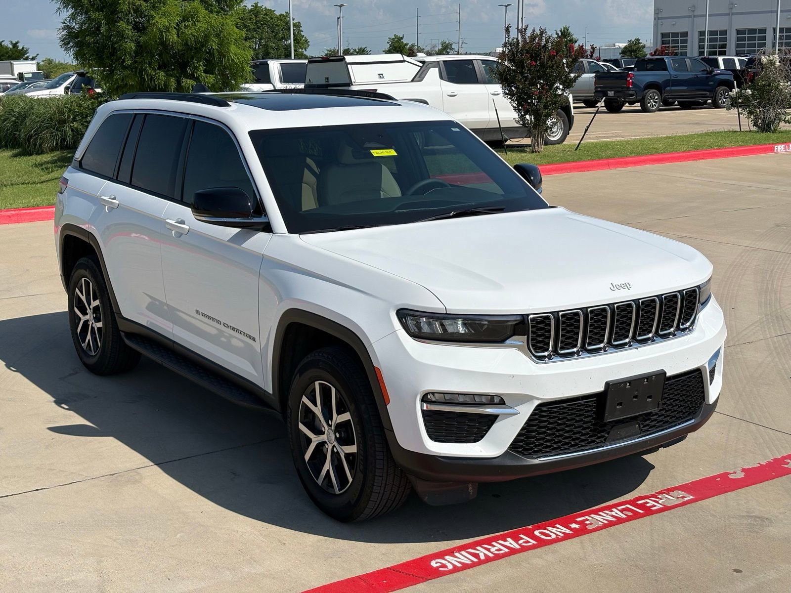 Used 2025 Jeep Grand Cherokee Limited RWD image 10