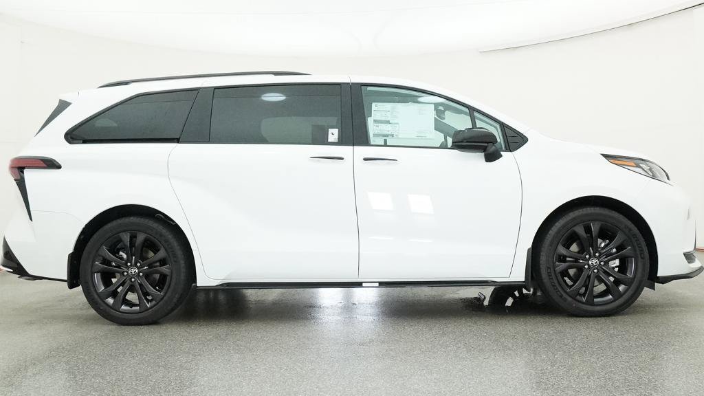New 2026 Toyota Sienna XSE FWD image 30