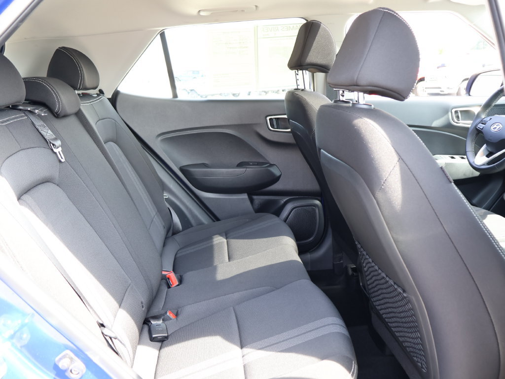 Used 2025 Hyundai Venue SEL FWD image 11