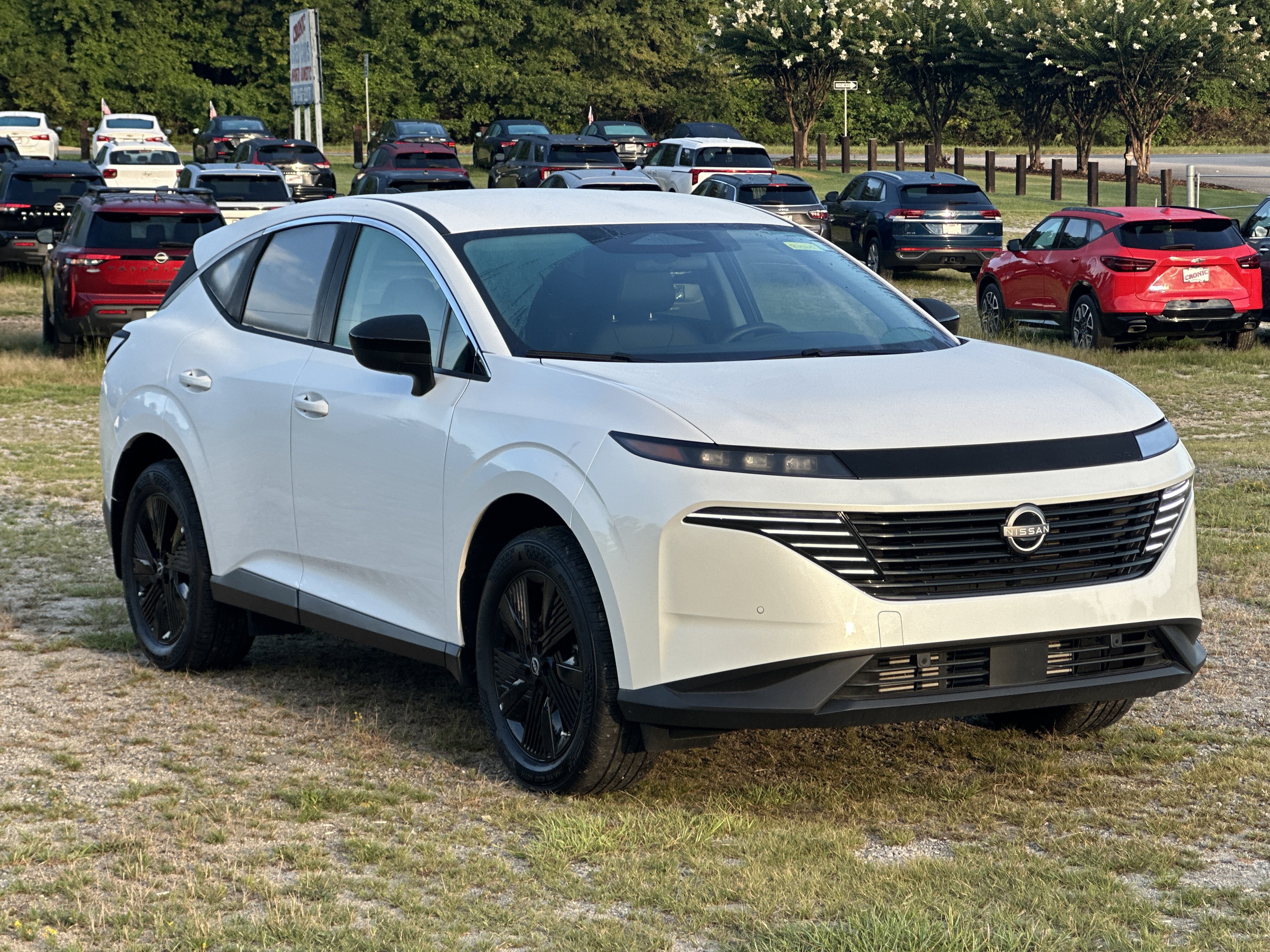 Used 2025 Nissan Murano SV AWD/4WD image 3