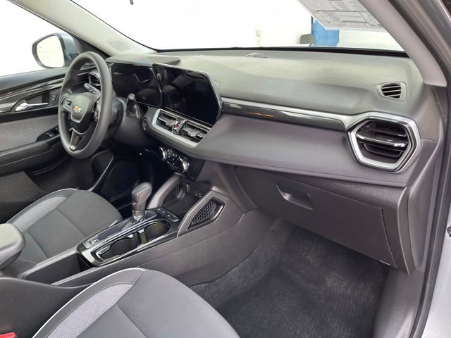Used 2025 Chevrolet TrailBlazer LT w/ Driver Confidence Package image 28