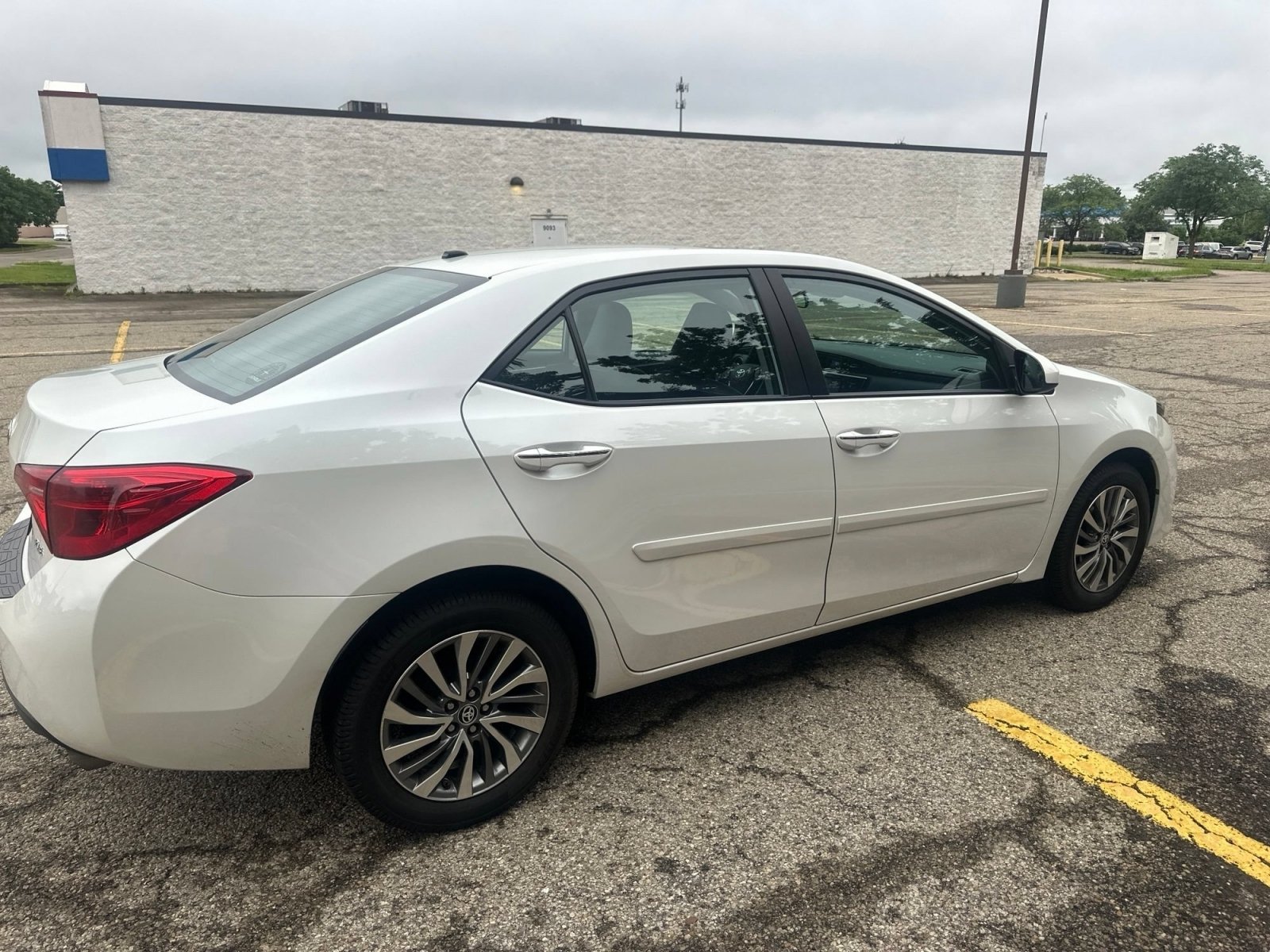 Used 2017 Toyota Corolla XLE w/ Body Protection Package FWD image 17