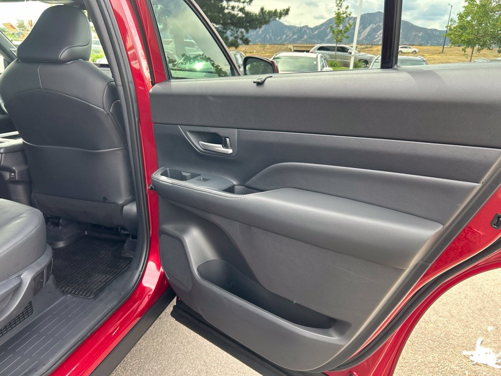 Used 2025 Toyota Grand Highlander AWD Hybrid image 13