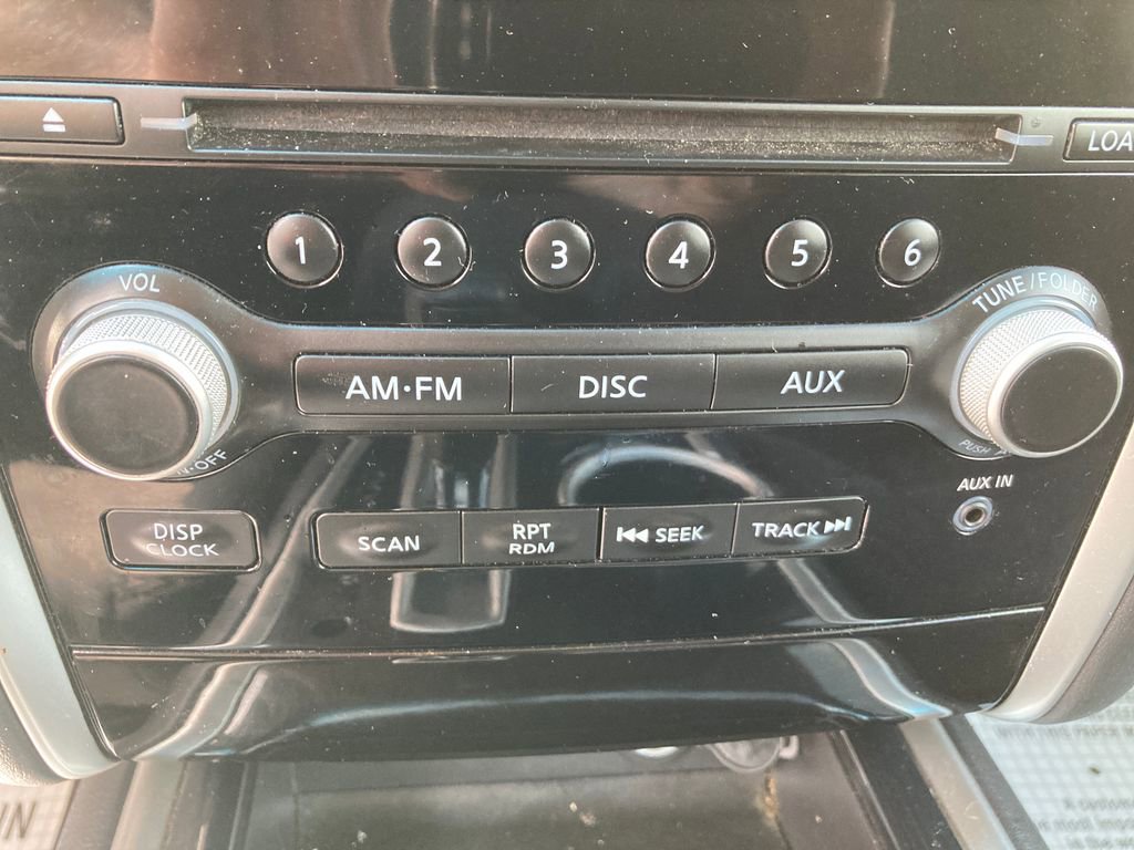 Used 2015 Nissan Pathfinder S image 28