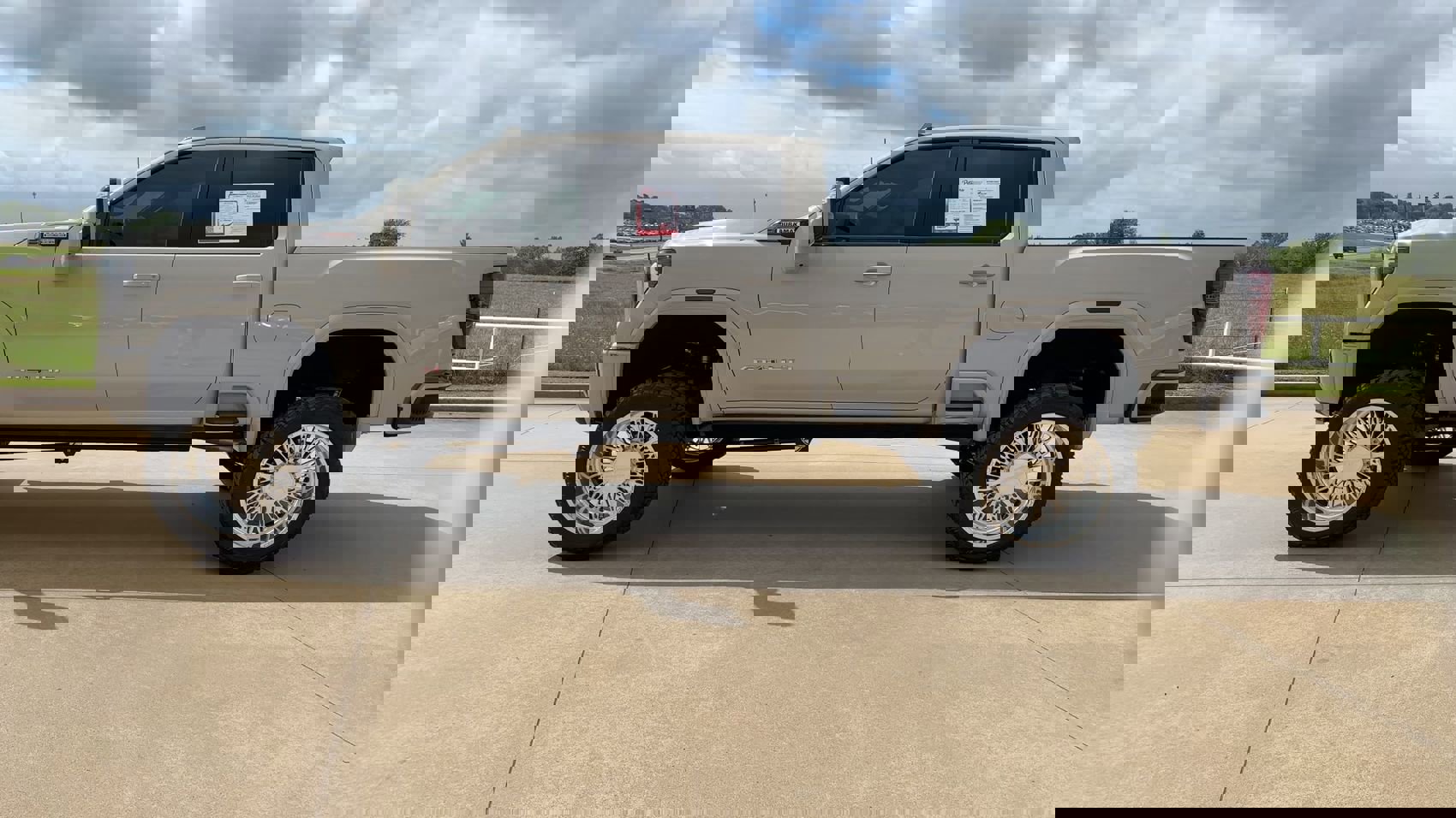 Used 2026 GMC Sierra 2500 AT4 w/ AT4 Premium Plus Package image 5