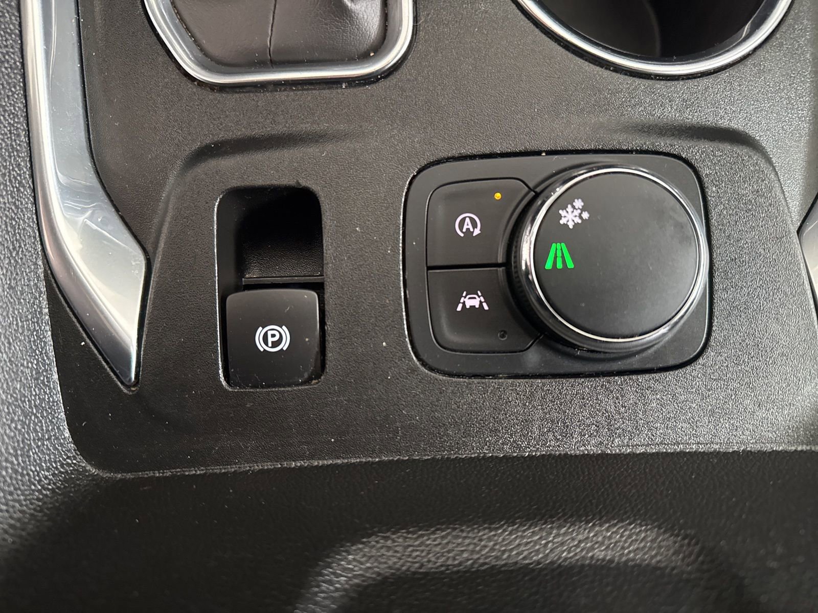 Used 2023 Chevrolet Traverse LT image 30