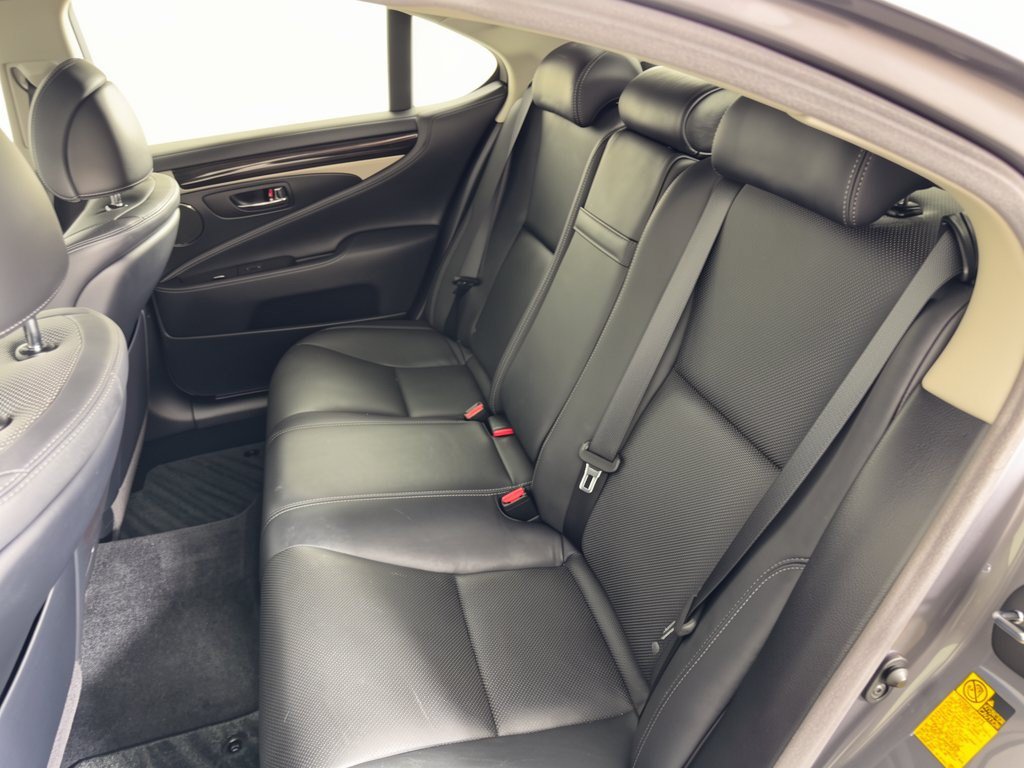 Used 2013 Lexus LS 460 w/ Comfort Pkg RWD image 25