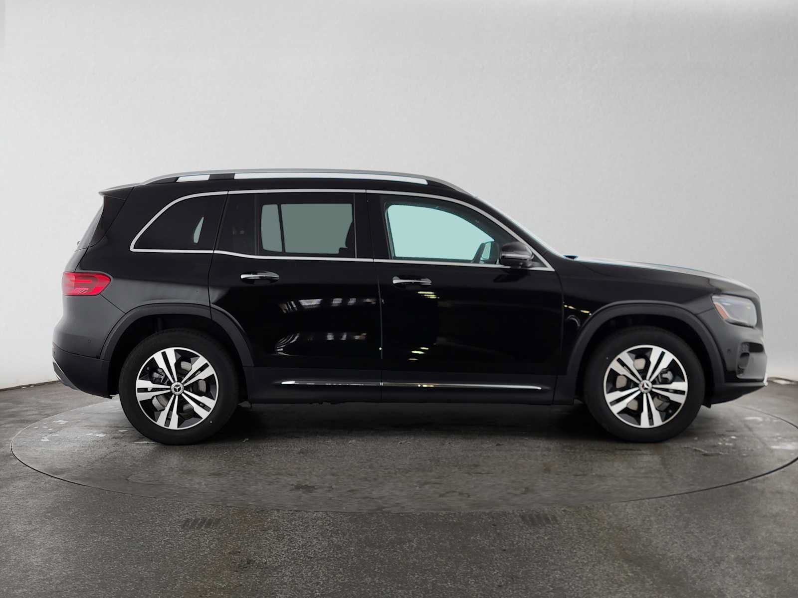 New 2026 Mercedes-Benz GLB 250 image 2