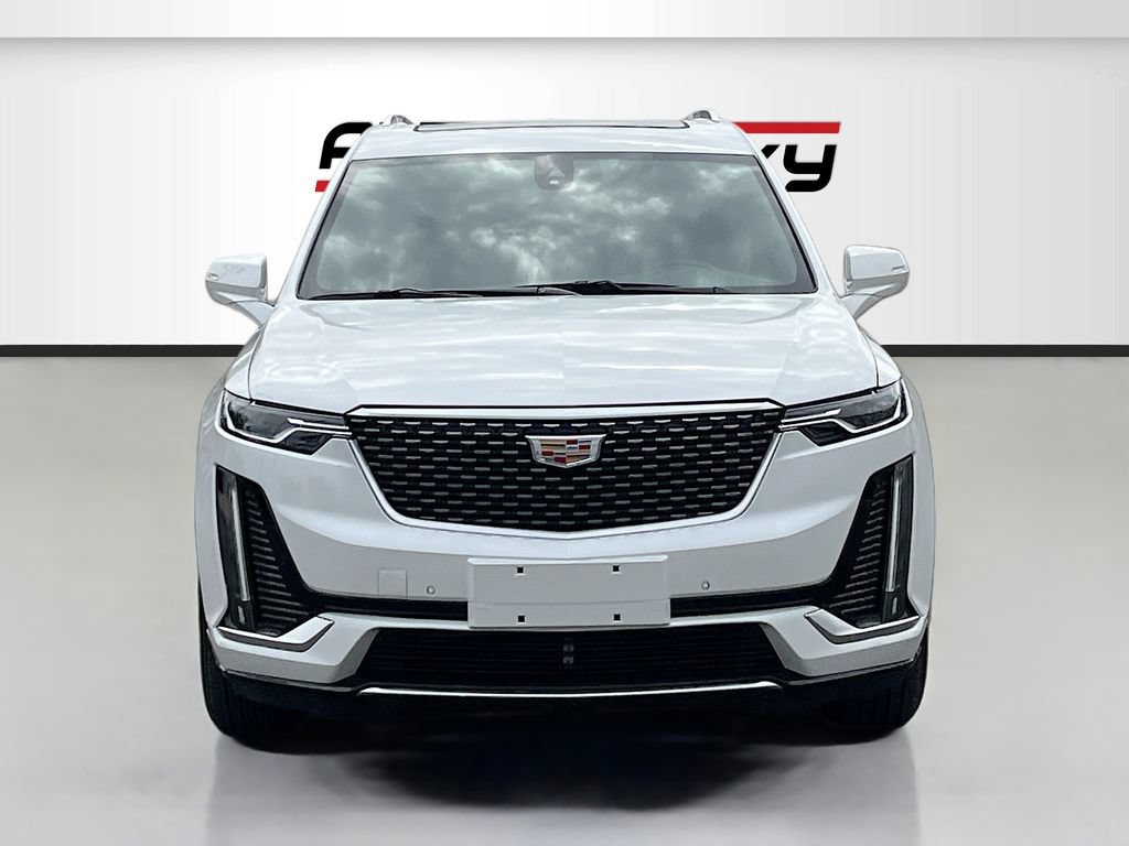 Used 2025 Cadillac XT6 Luxury FWD image 2