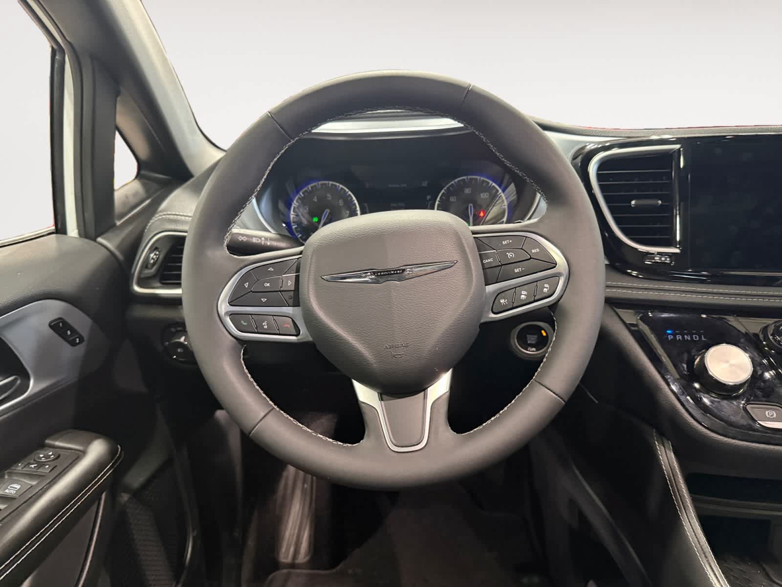 Used 2026 Chrysler Pacifica Limited FWD image 13