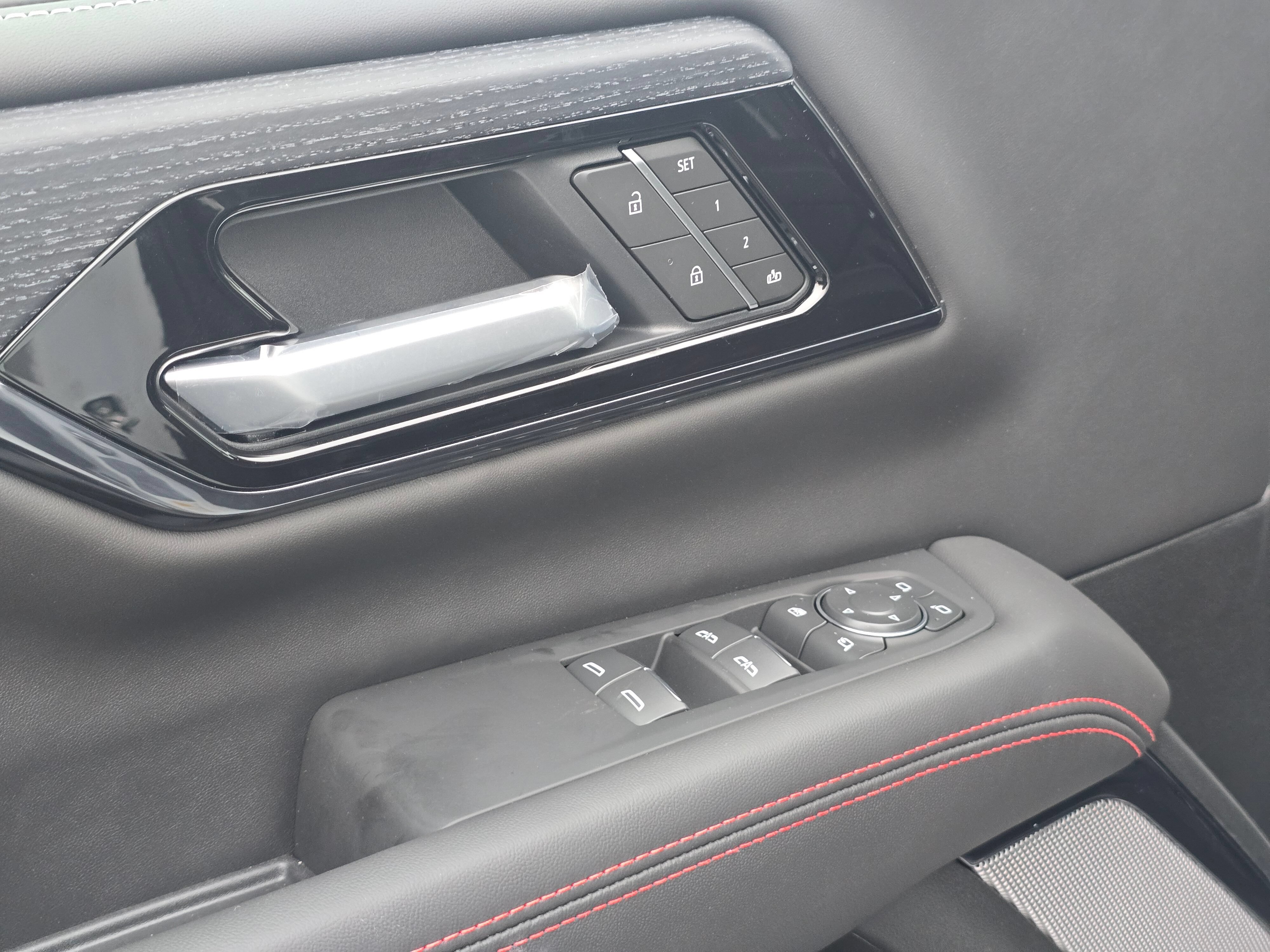 New 2026 GMC Yukon AT4 Ultimate w/ LPO, Floor Liner Package AWD/4WD image 17