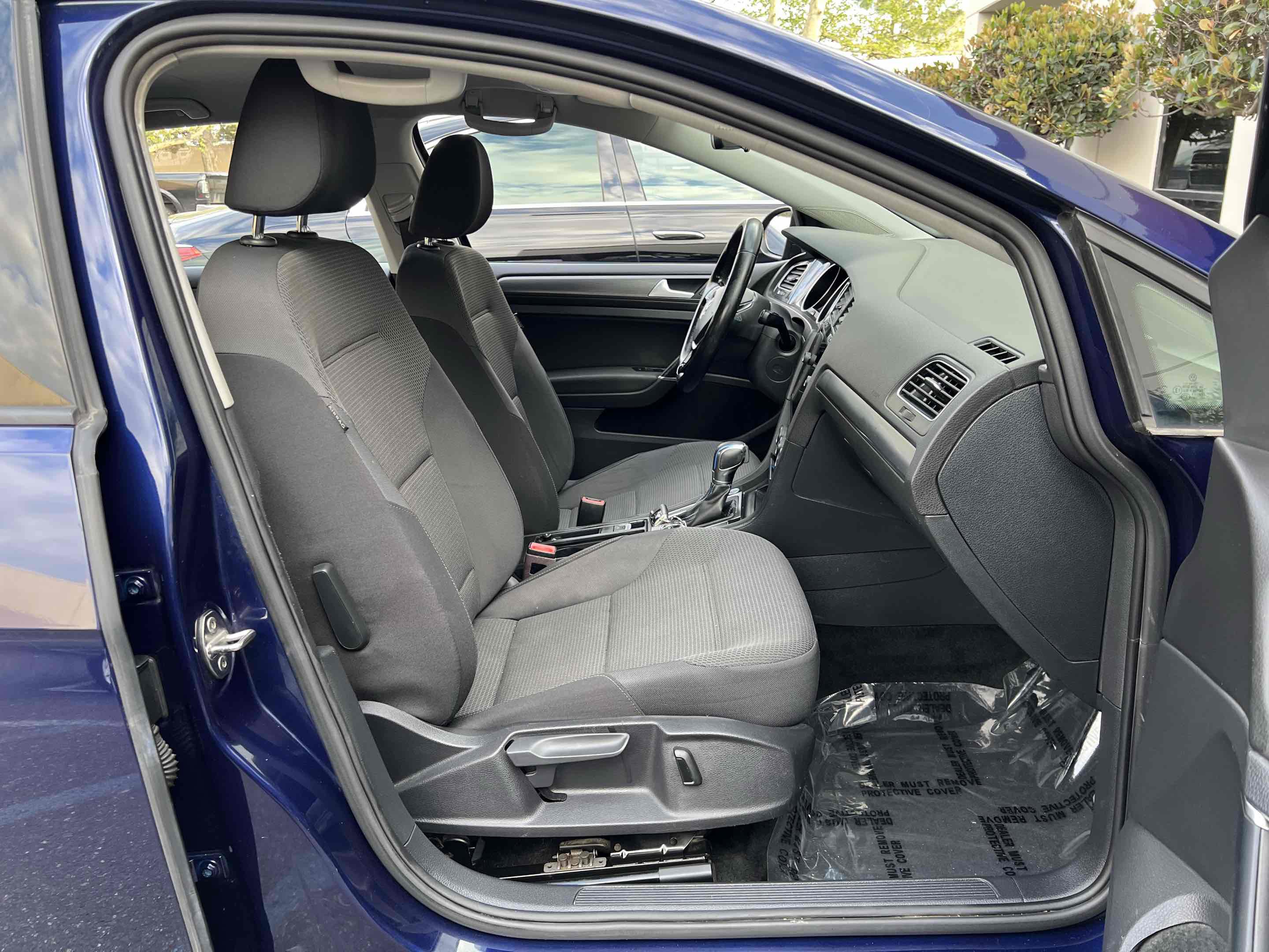 Used 2019 Volkswagen e-Golf SE w/ Driver Assistance Package image 42