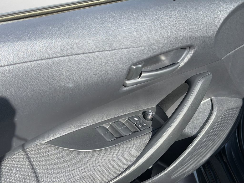 Used 2022 Toyota Corolla LE image 14