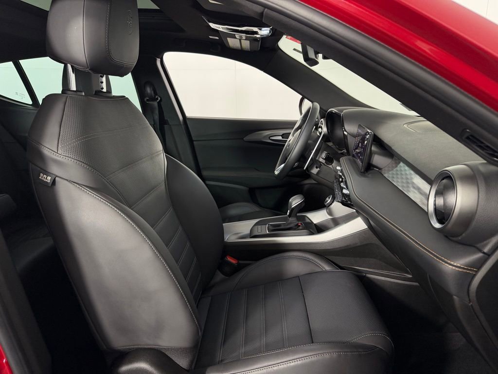 Used 2025 Alfa Romeo Tonale Veloce w/ Premium Package image 34