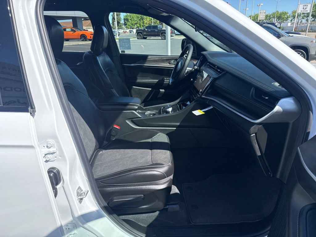 New 2026 Jeep Grand Cherokee Altitude AWD/4WD image 13
