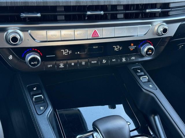 Used 2024 Kia Telluride EX w/ EX Captain's Chair Package image 19