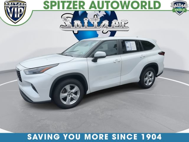 Used 2023 Toyota Highlander LE FWD image 4