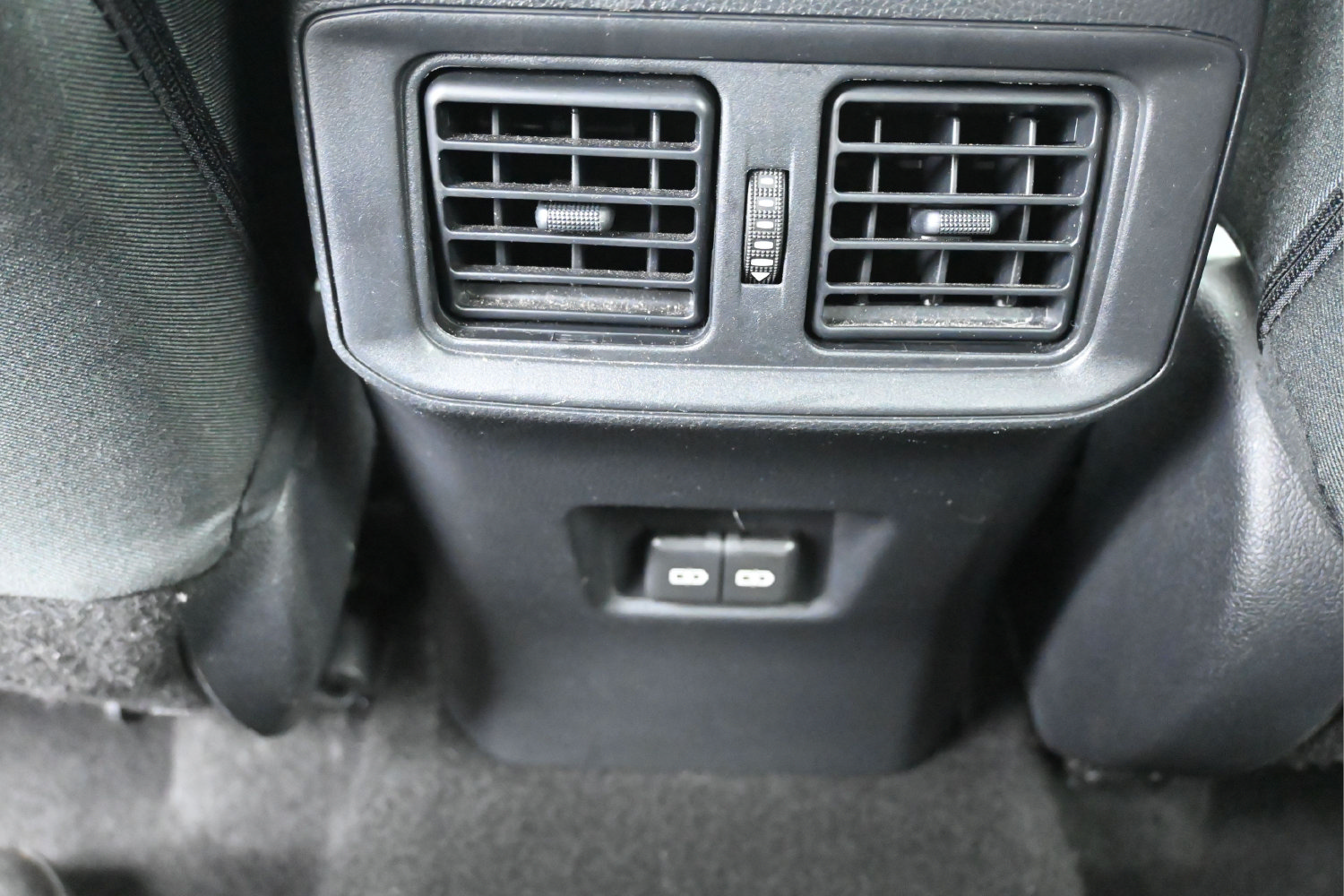 Used 2025 Toyota RAV4 XLE AWD/4WD image 24