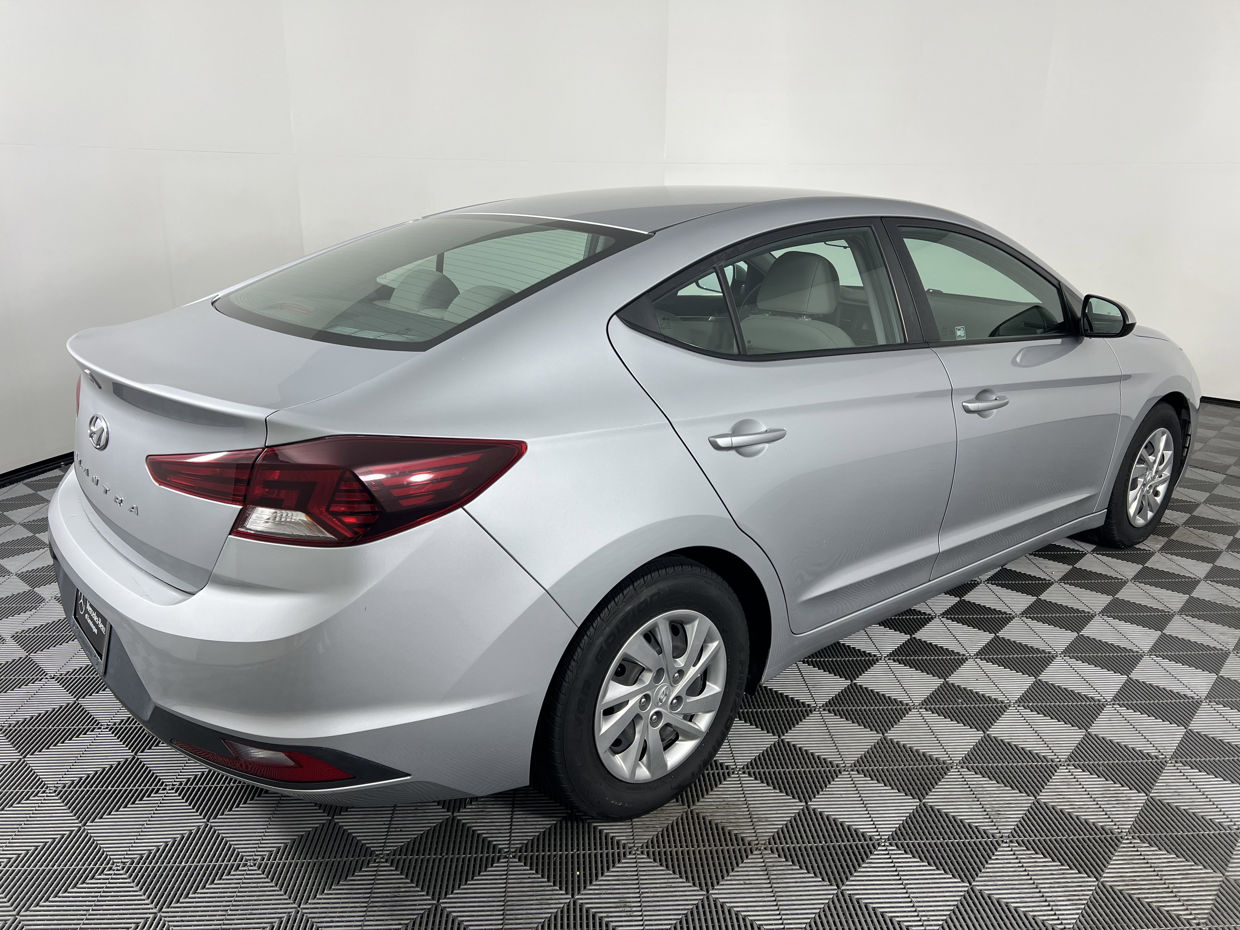 Used 2020 Hyundai Elantra SE FWD image 13