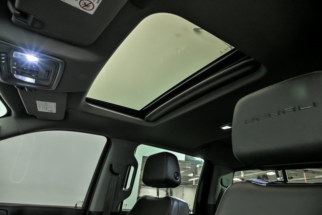 Used 2022 GMC Sierra 3500 Denali image 12