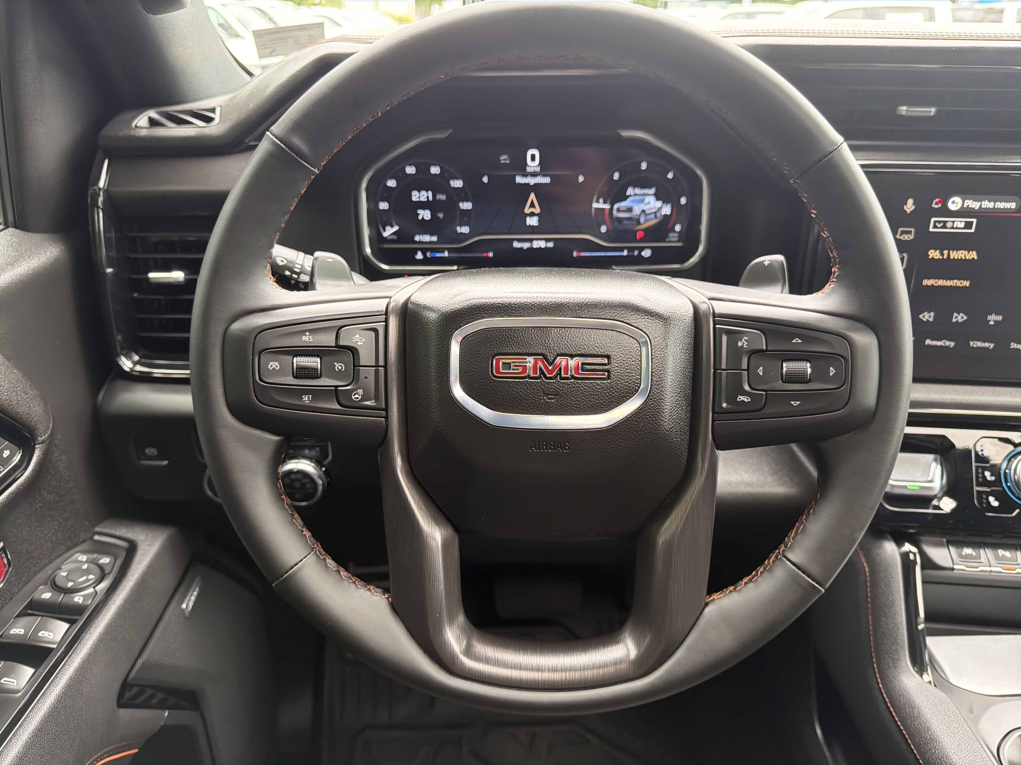 Used 2025 GMC Sierra 1500 AT4 w/ AT4 Premium Package AWD/4WD image 18