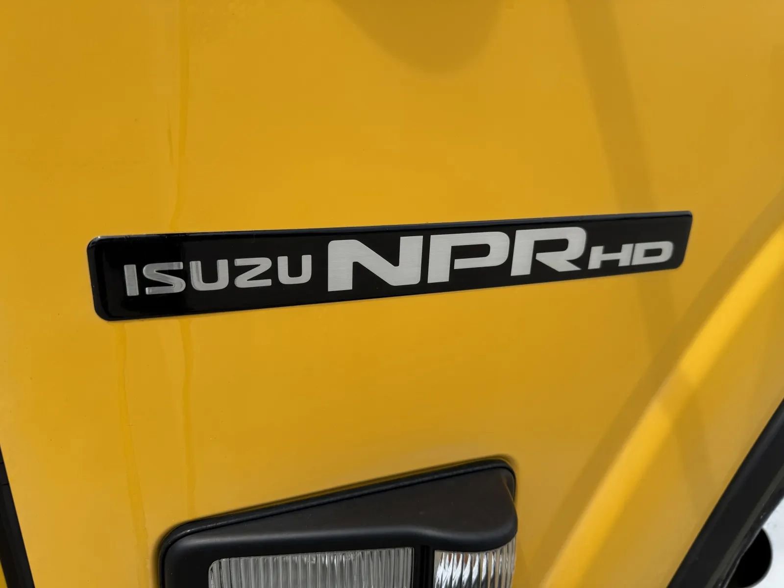 Used 2021 Isuzu NPR image 11