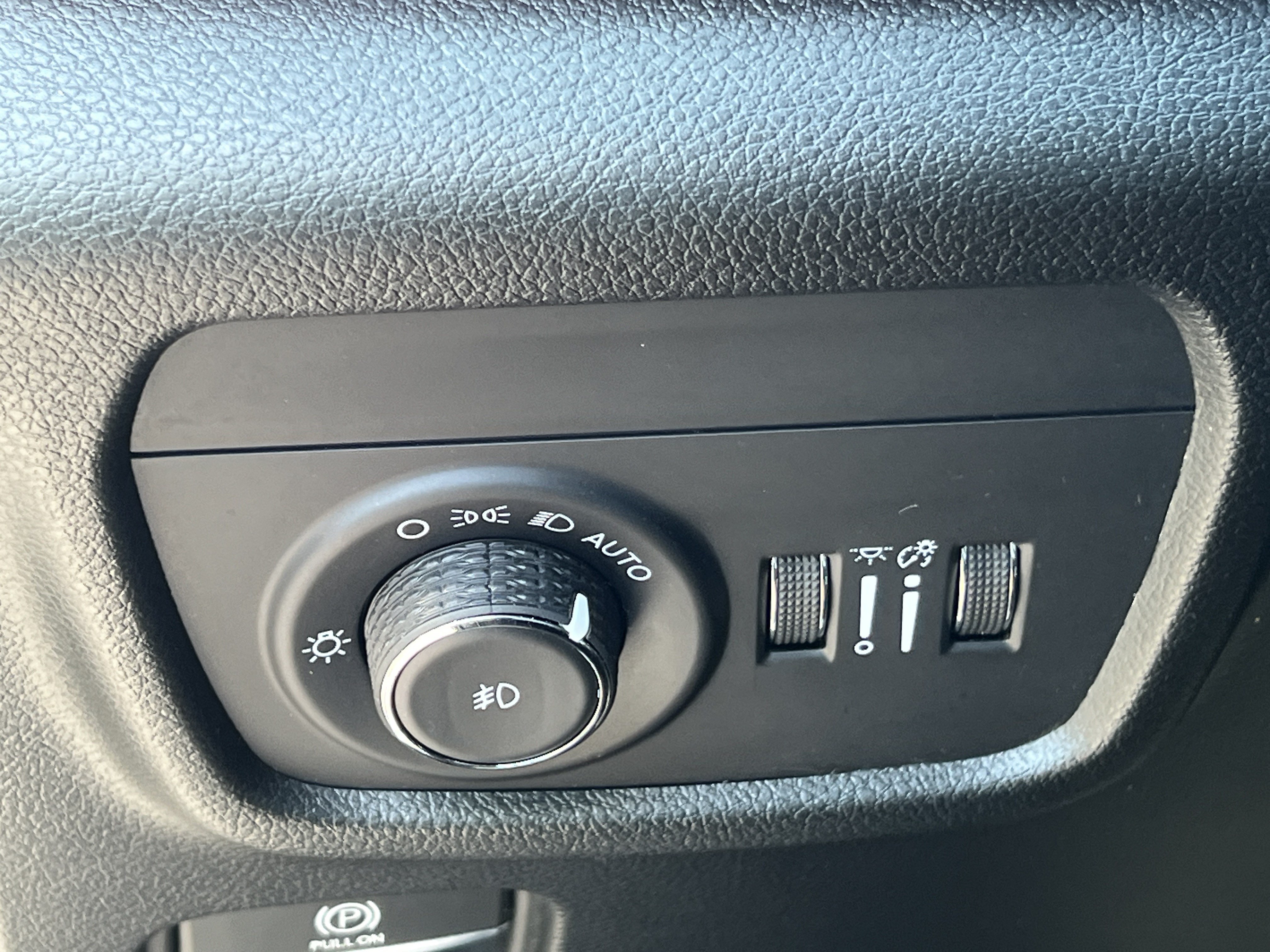 Used 2024 Jeep Grand Cherokee Overland w/ Luxury Tech Group IV AWD/4WD image 36