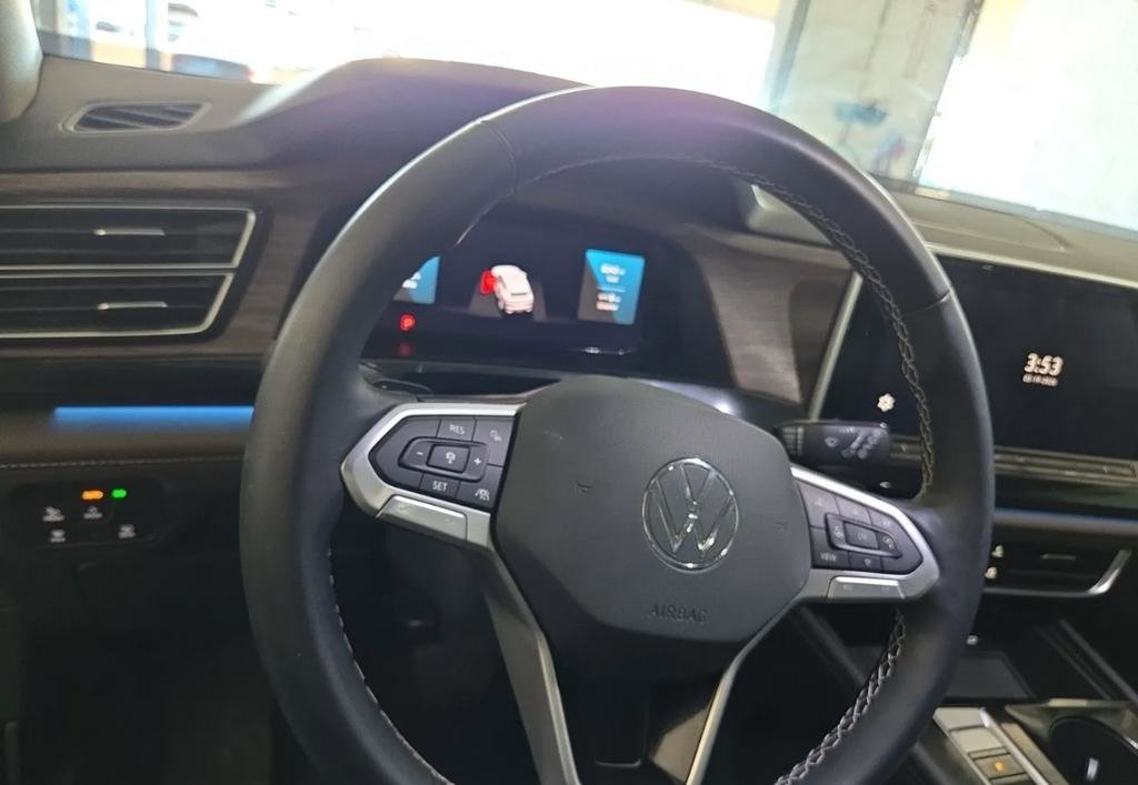 Used 2025 Volkswagen Atlas SEL image 6
