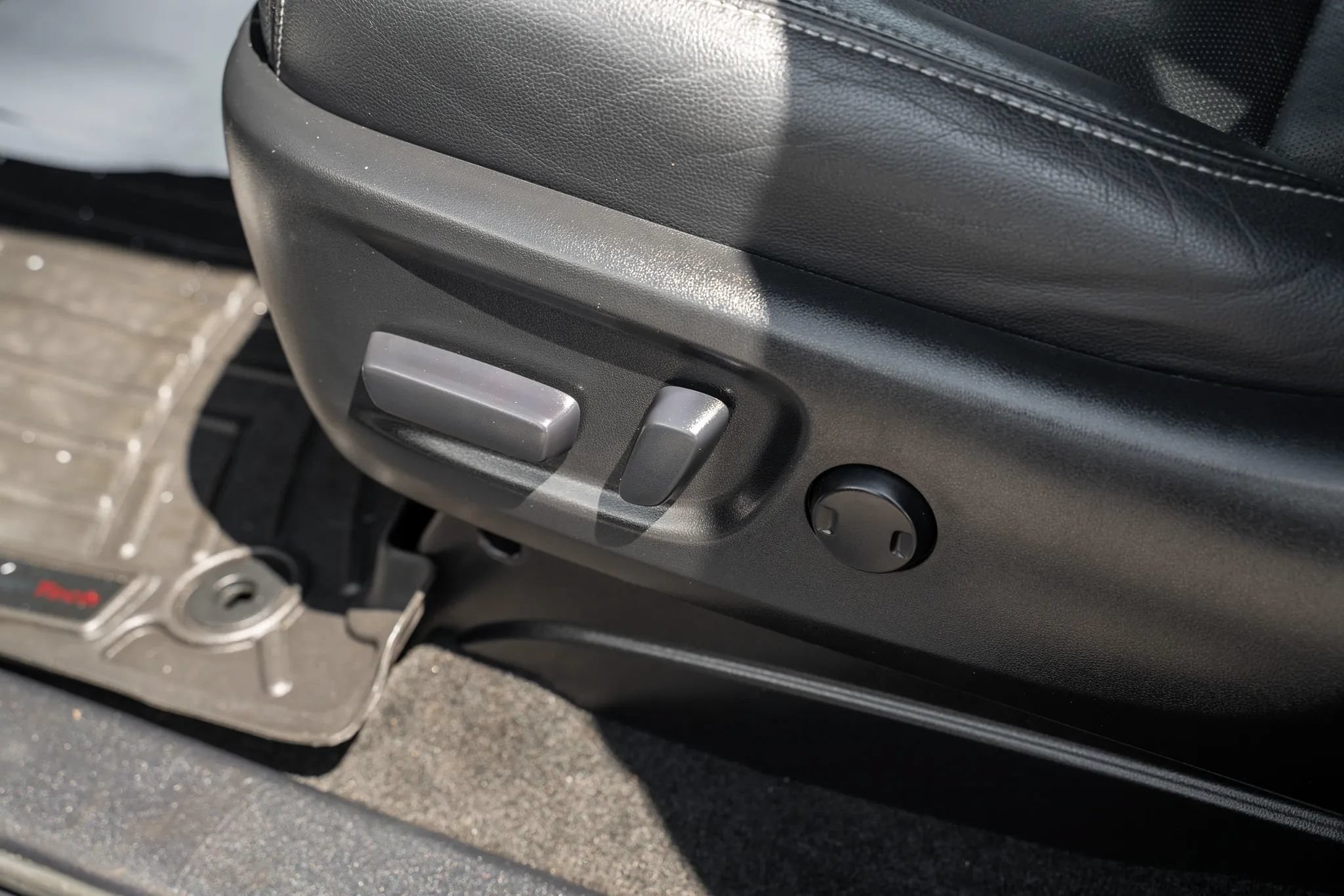 Used 2015 Toyota Sienna SE FWD image 19