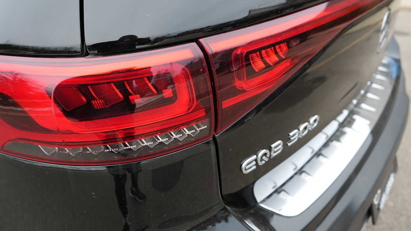 Certified 2022 Mercedes-Benz EQB 300 4MATIC w/ Exclusive Package image 64