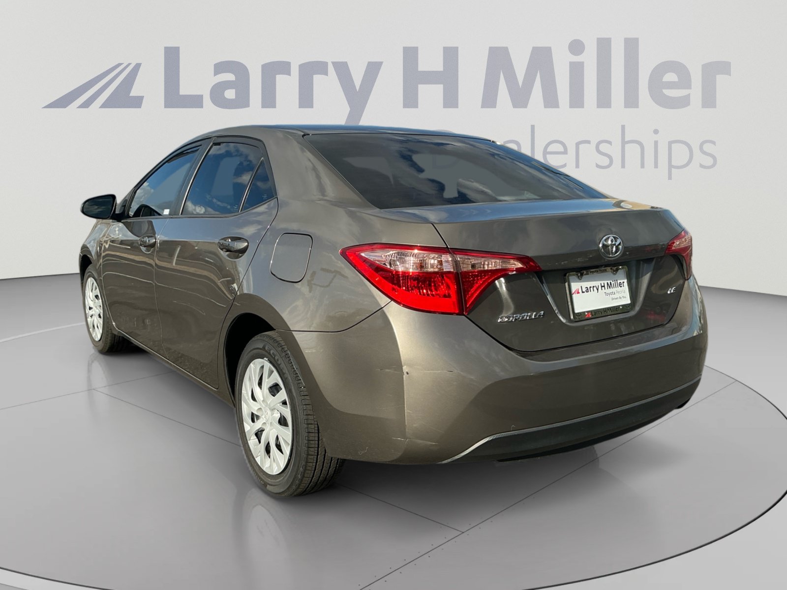 Used 2019 Toyota Corolla LE w/ Carpet Mat Package (TMS) FWD image 3