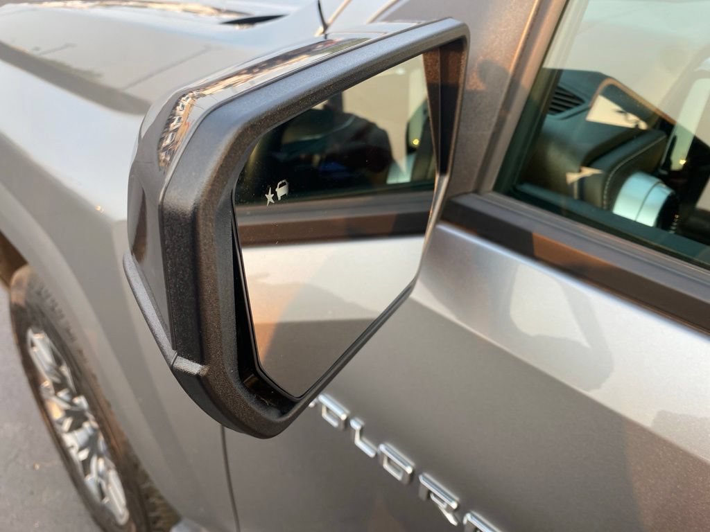 Used 2024 Chevrolet Colorado LT w/ LT Convenience Package III AWD/4WD image 12
