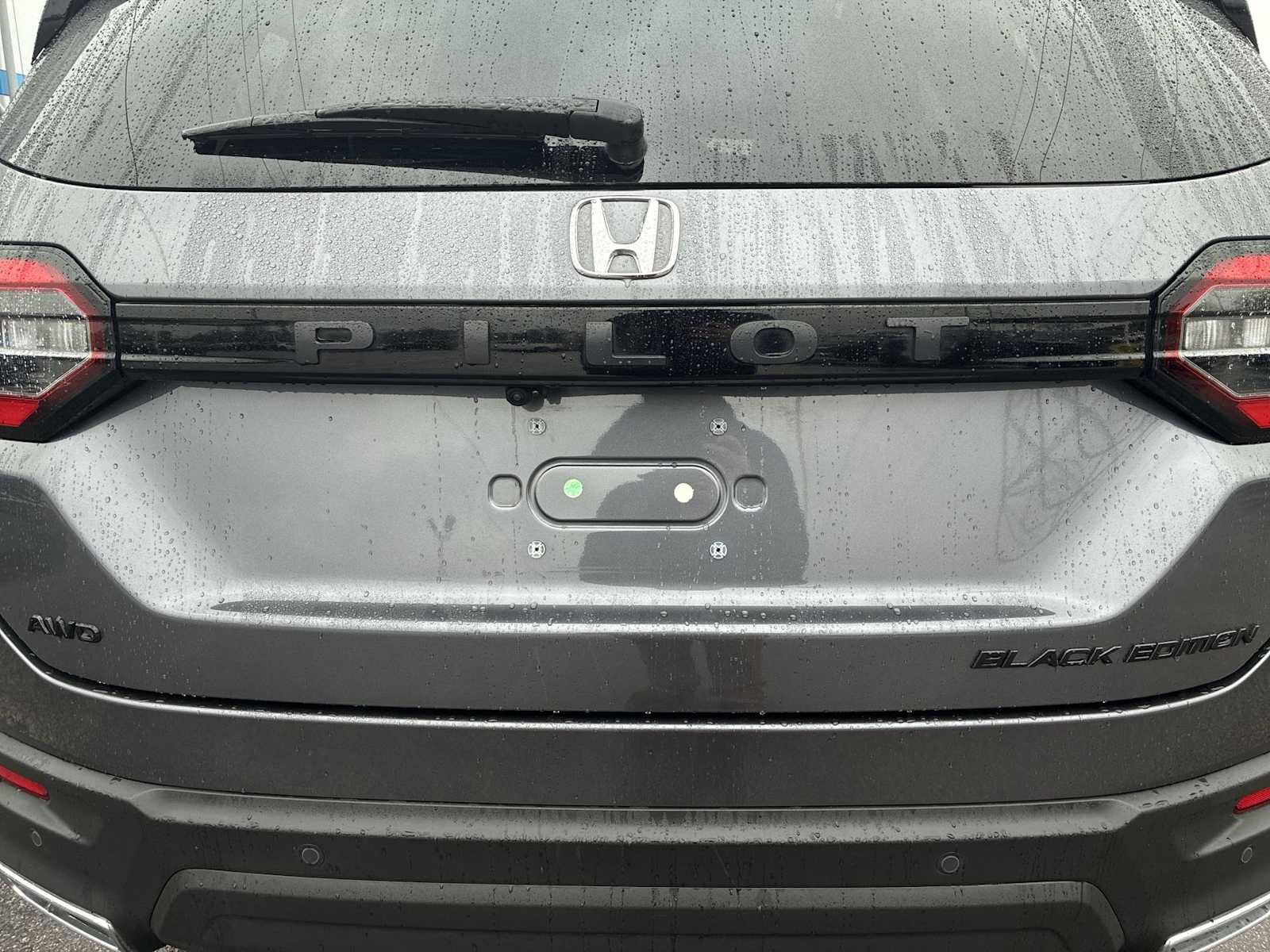 Used 2025 Honda Pilot Black Edition image 33