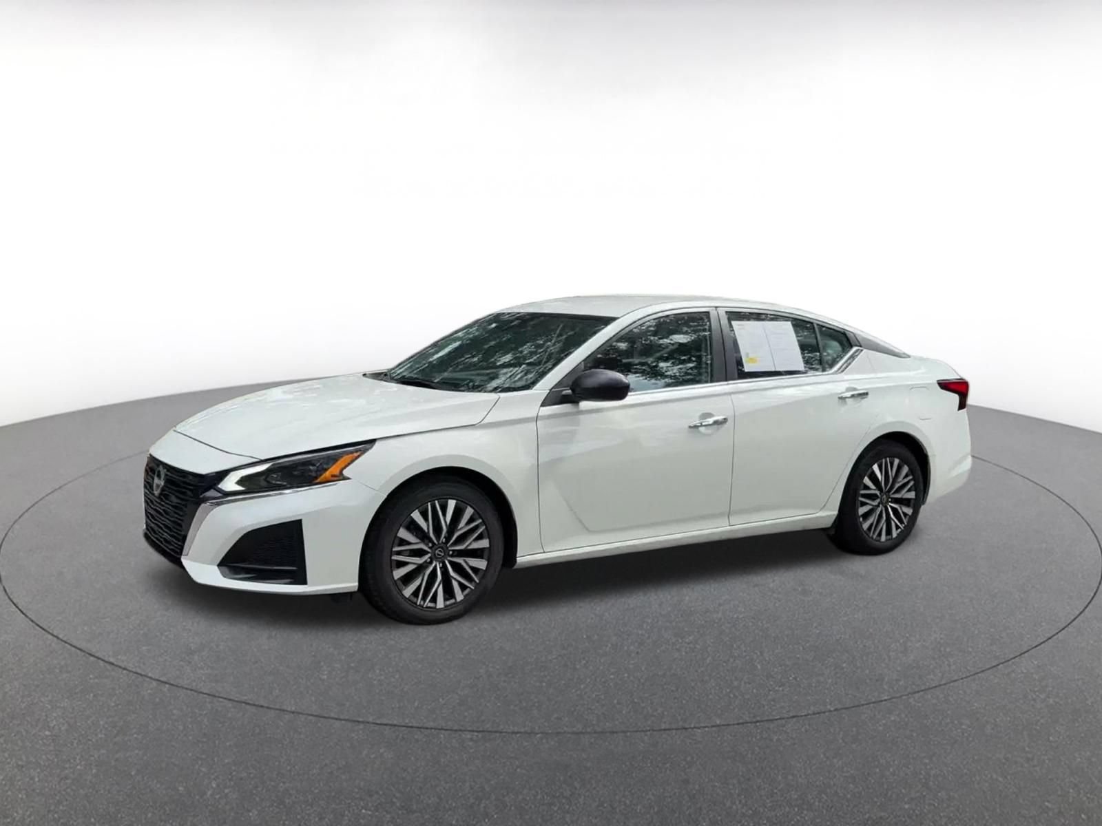 Used 2025 Nissan Altima 2.5 SV FWD image 6