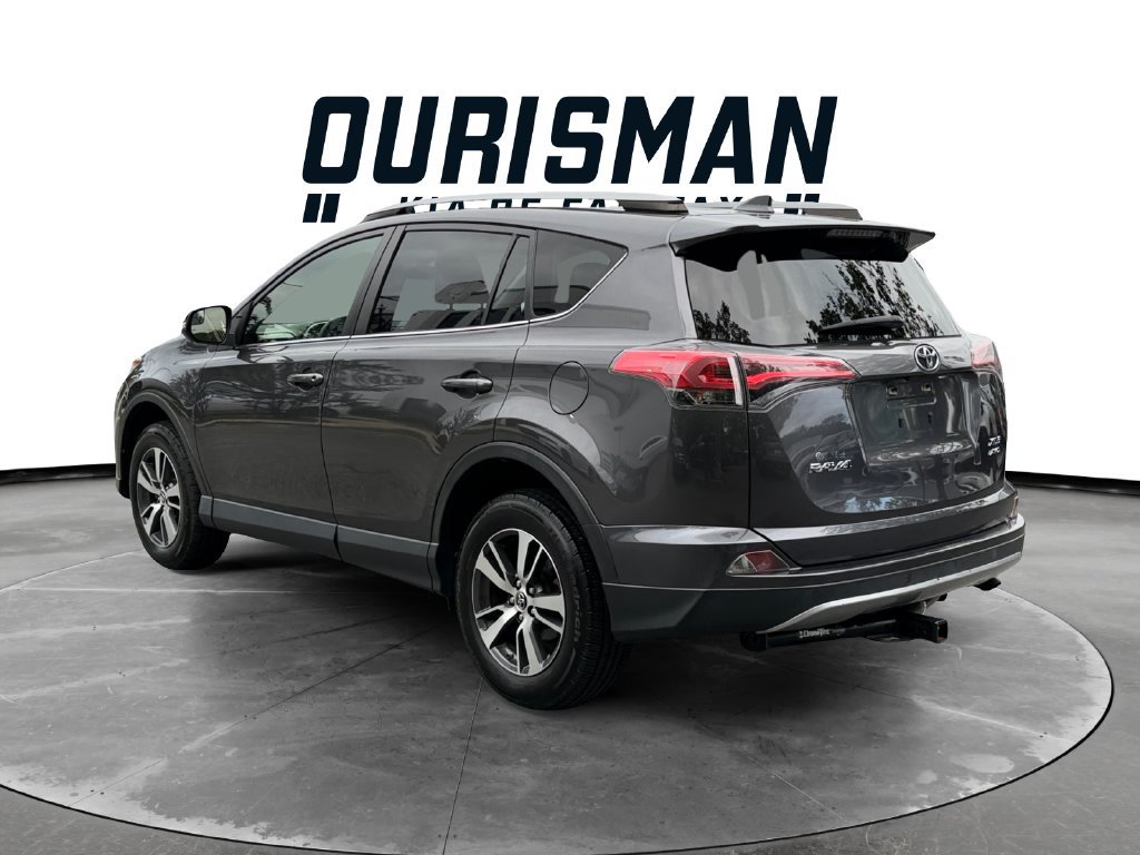 Used 2017 Toyota RAV4 XLE AWD/4WD image 4