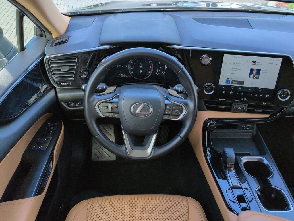 Used 2022 Lexus NX 250 FWD w/ Towing Package (2000 Lbs) image 17