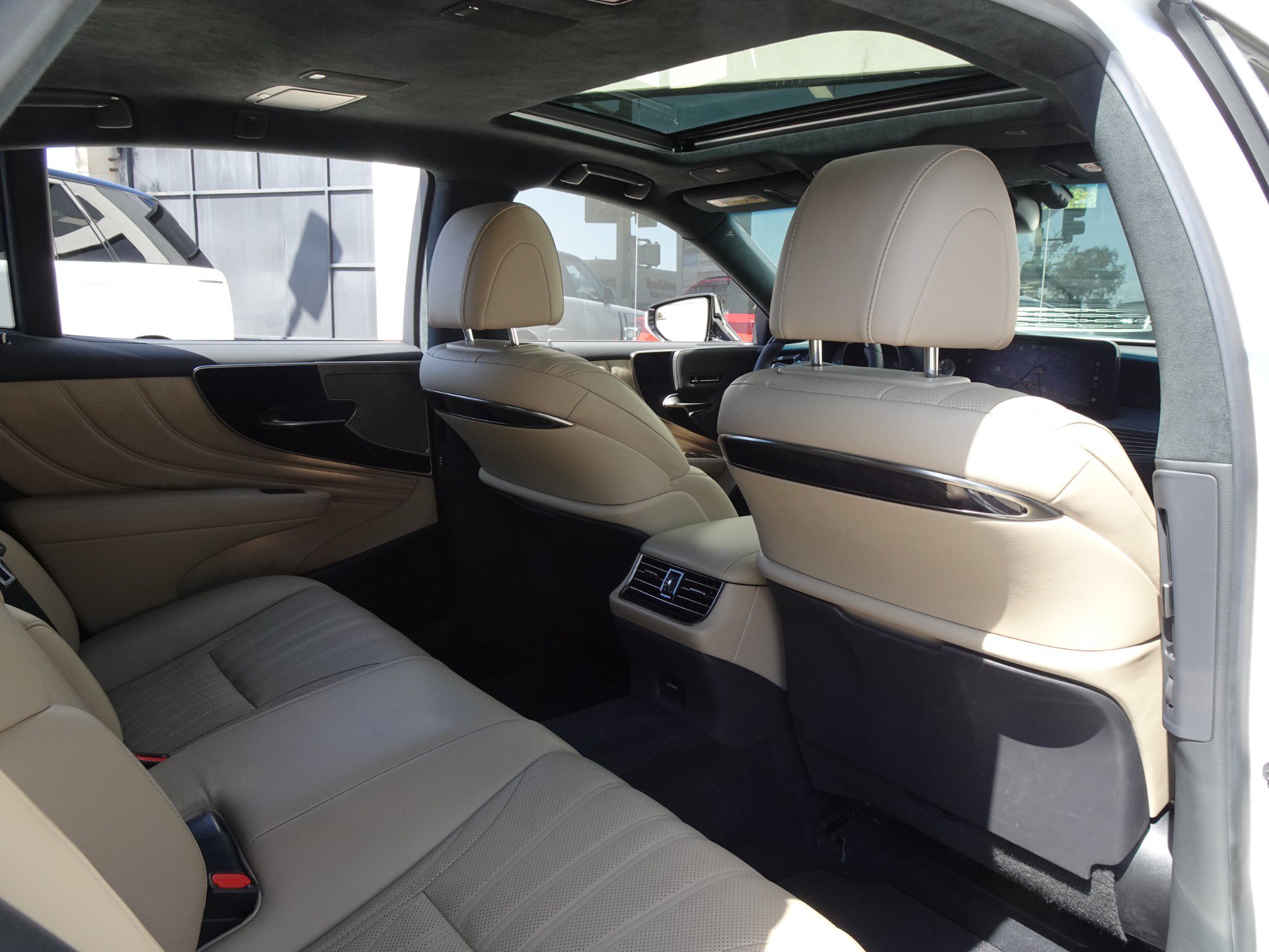 Used 2021 Lexus LS 500 RWD image 19