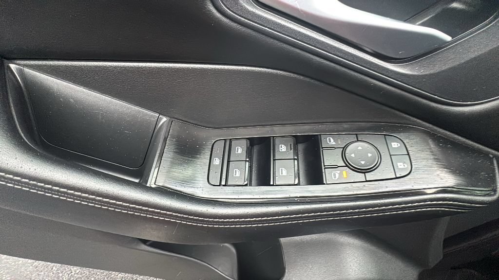 Used 2025 Nissan Rogue SV AWD/4WD image 10