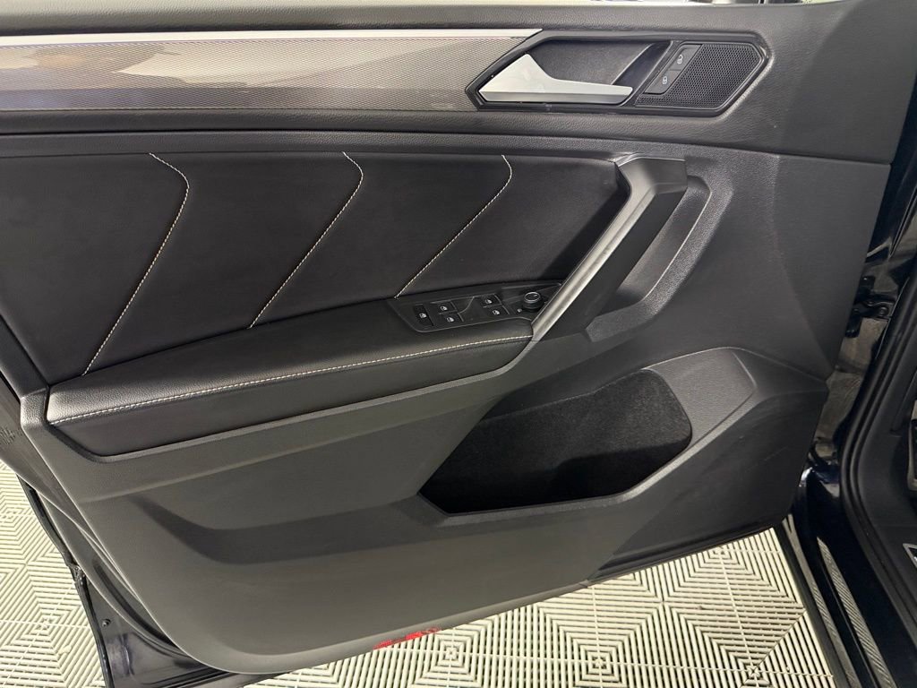 Used 2022 Volkswagen Tiguan SE R-Line image 24