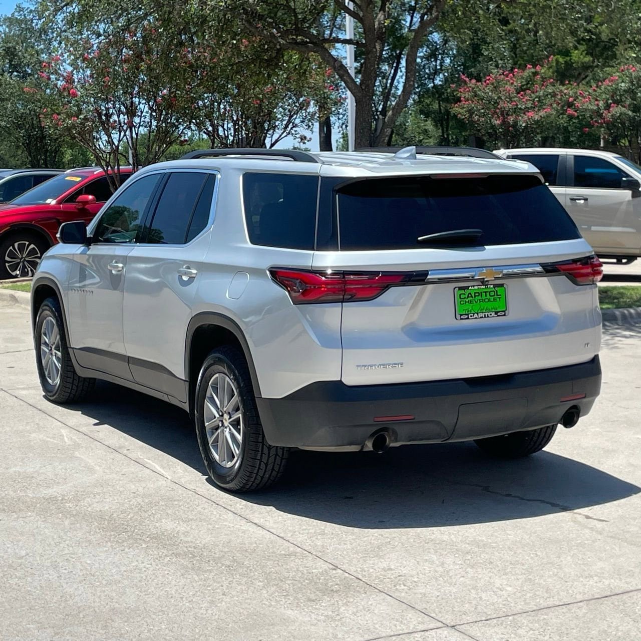 Used 2022 Chevrolet Traverse LT FWD image 4