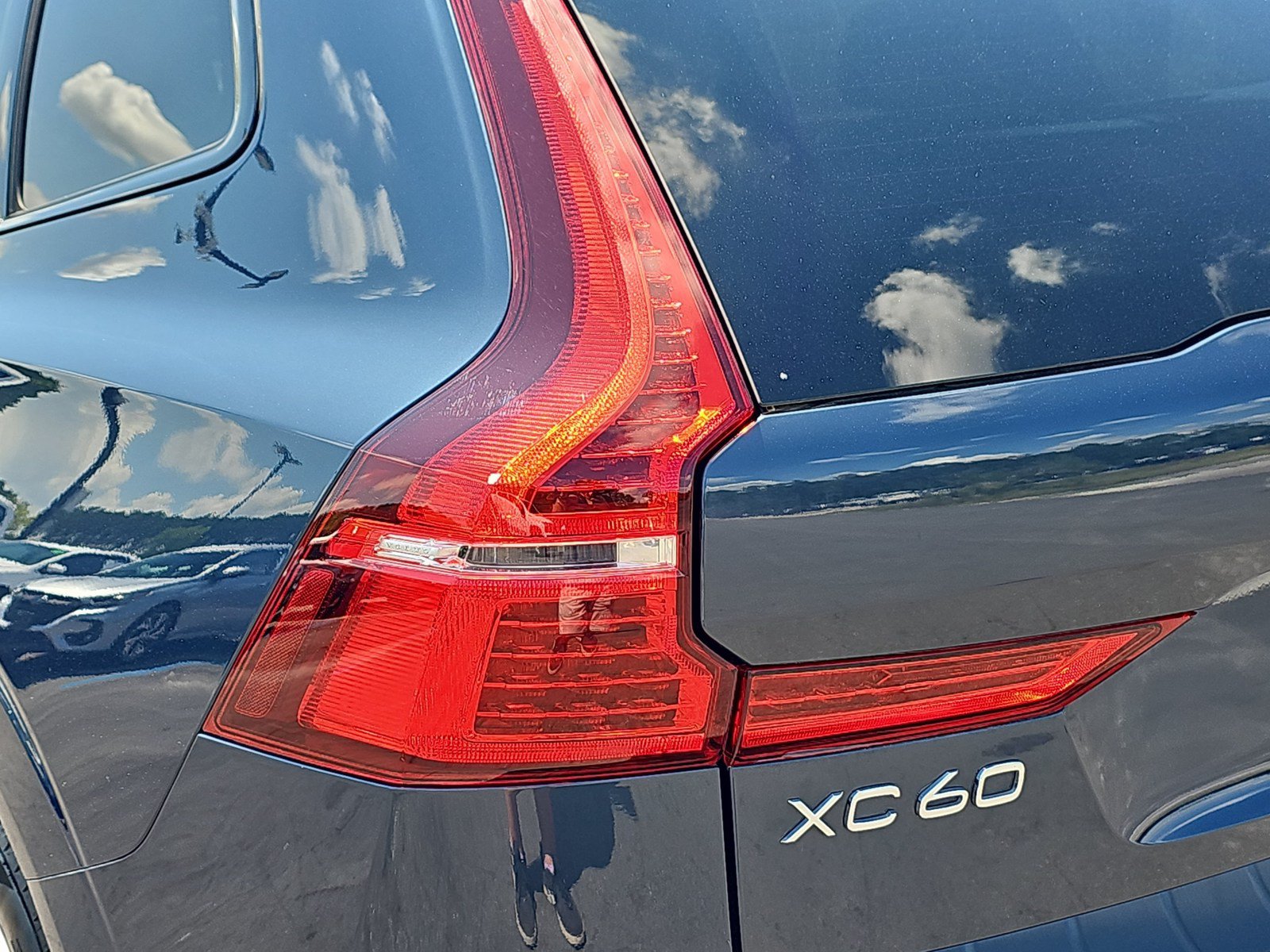 Used 2024 Volvo XC60 B5 Core w/ Protection Package Premier AWD/4WD image 32