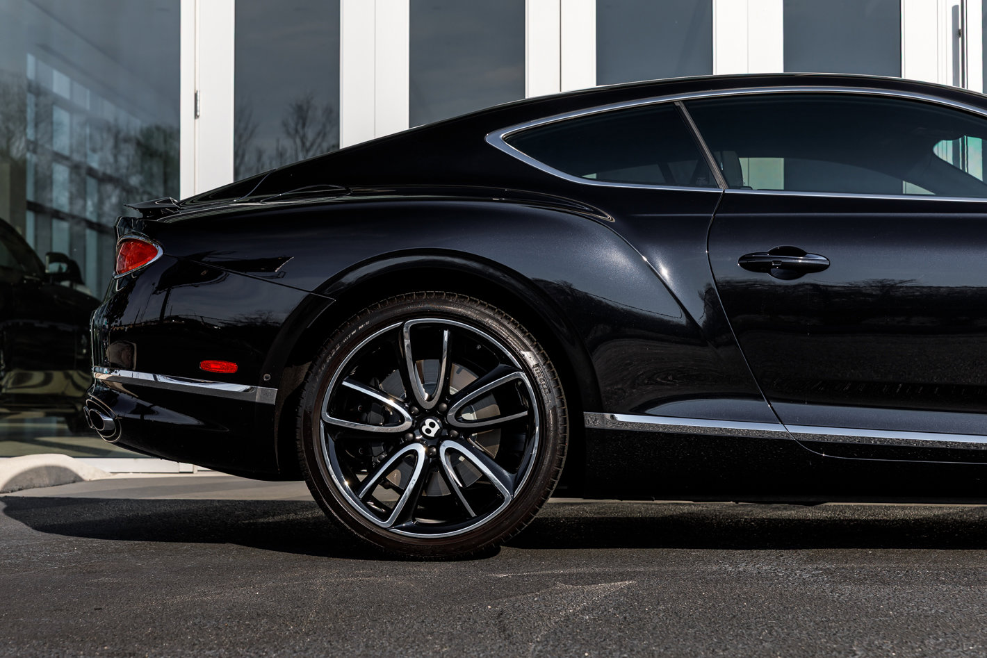 Used 2023 Bentley Continental GT Azure image 15