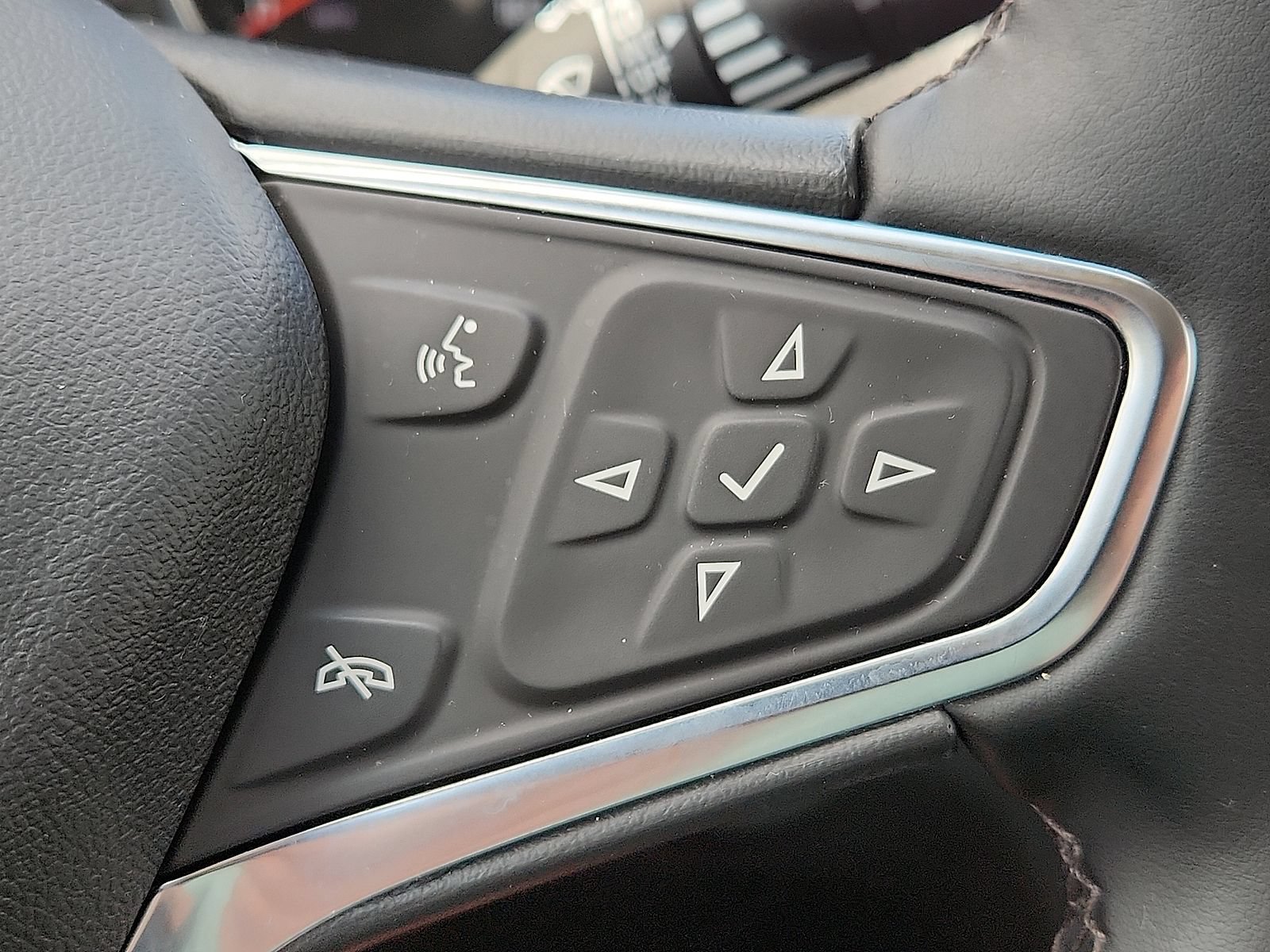 Used 2024 Chevrolet Equinox LT w/ LPO, Floor Liner Package FWD image 16