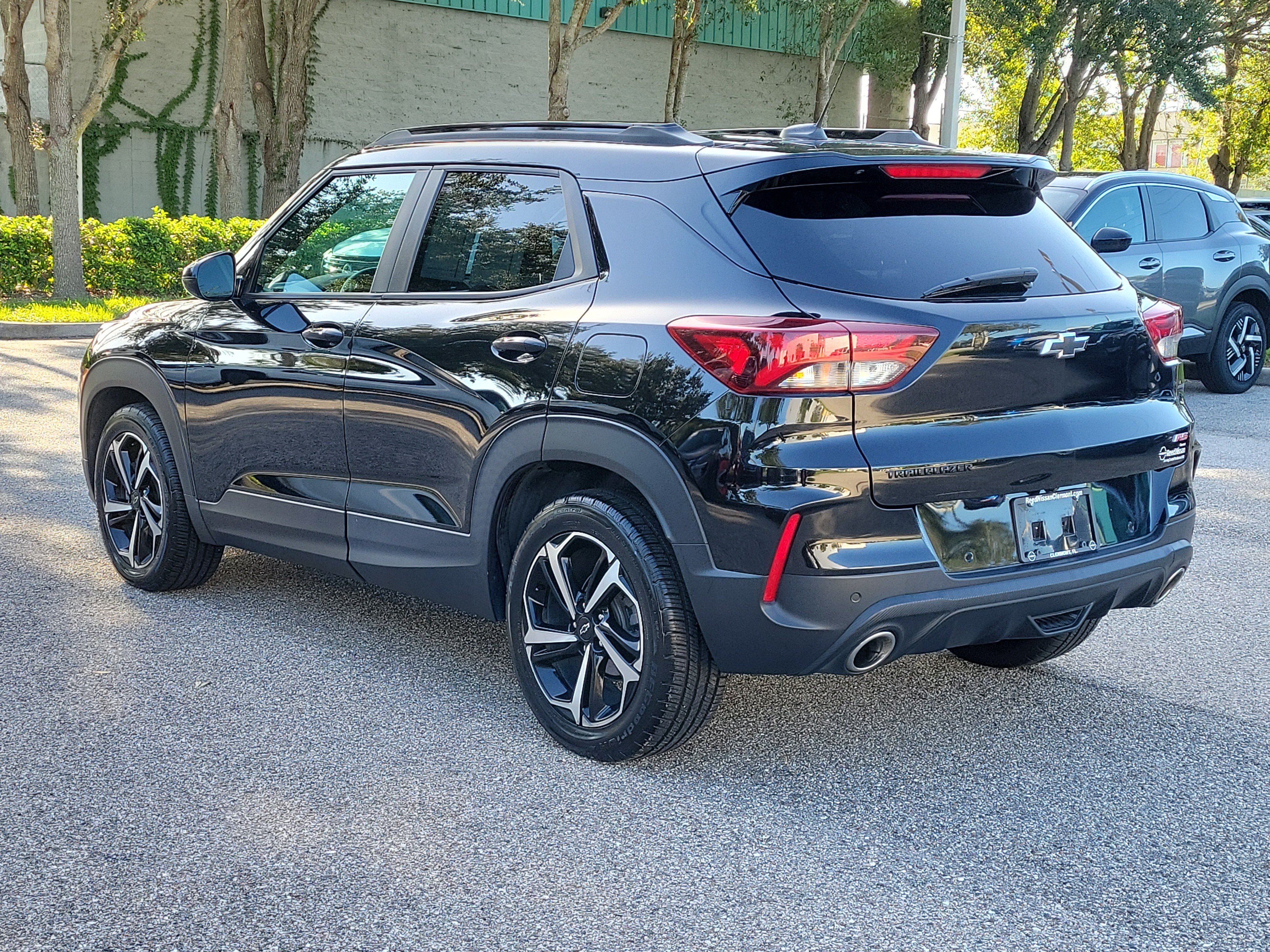 Used 2023 Chevrolet TrailBlazer RS w/ Sun and Liftgate Package FWD image 8