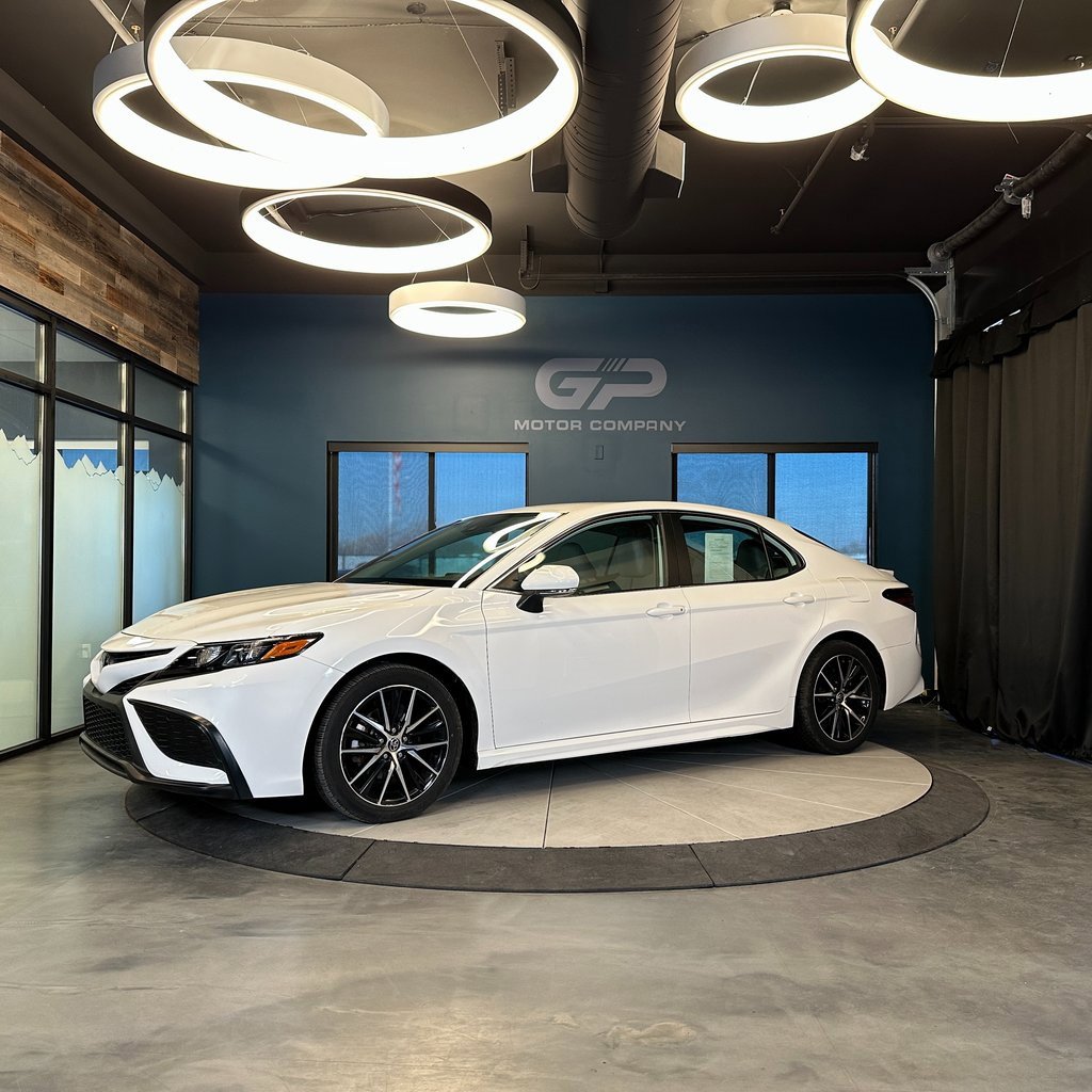 Used 2022 Toyota Camry SE image 7