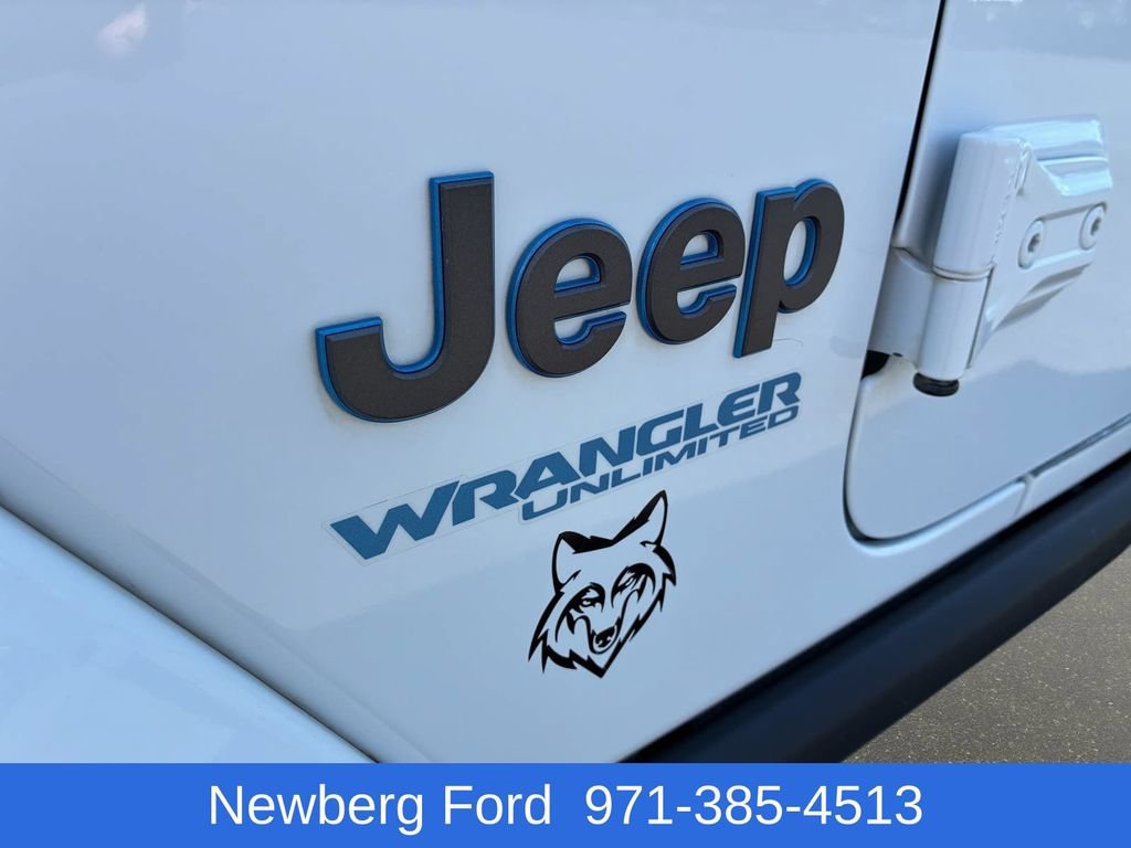 Used 2022 Jeep Wrangler Unlimited Rubicon 4xe w/ Cold Weather Group AWD/4WD image 11