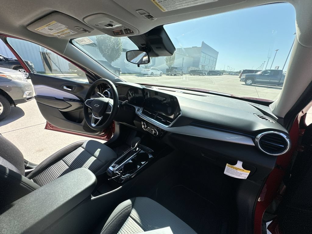 New 2026 Chevrolet Trax LT w/ Driver Confidence Package FWD image 28